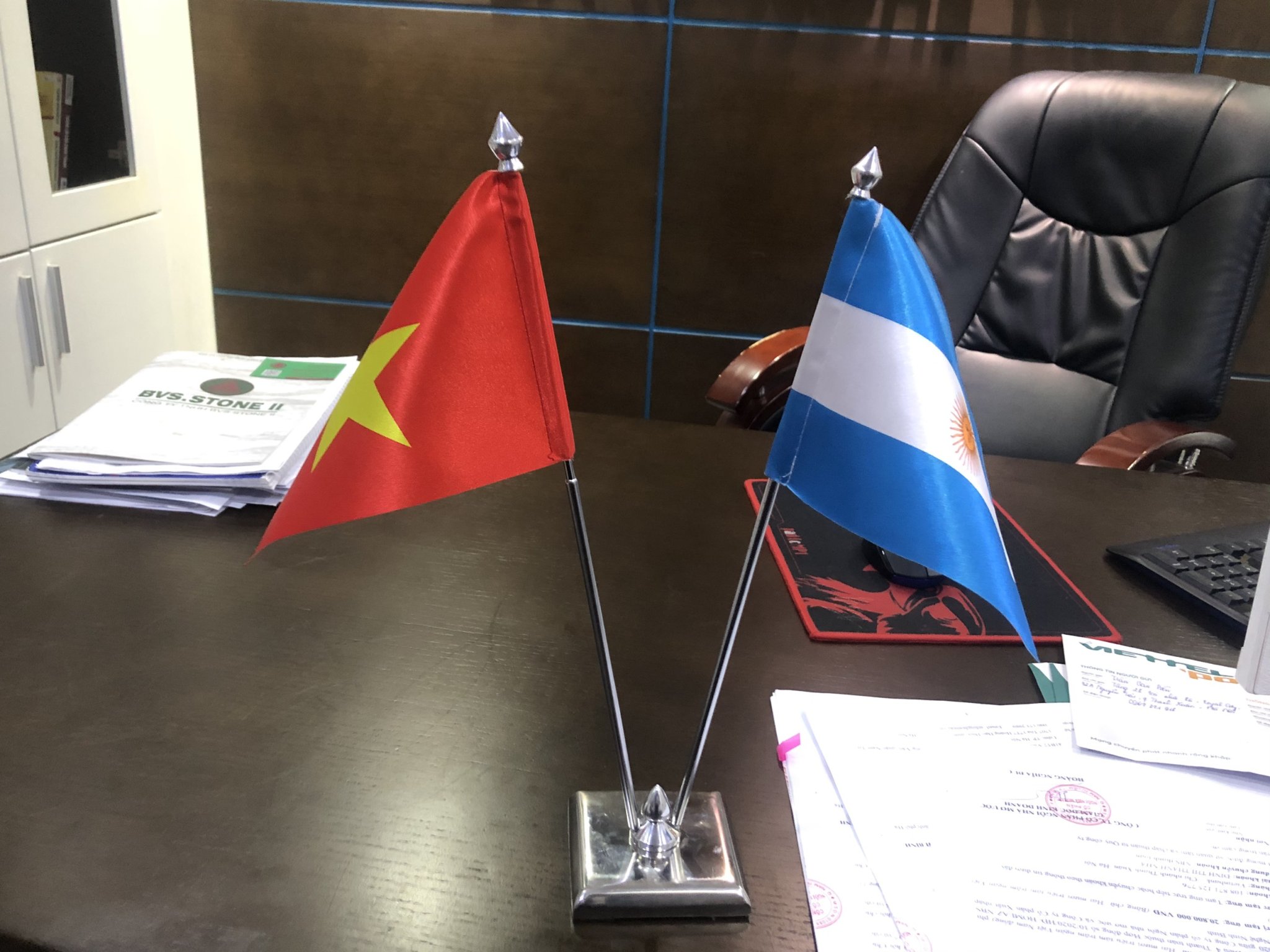 cờ để bàn các nước - Việt Nam Argentina