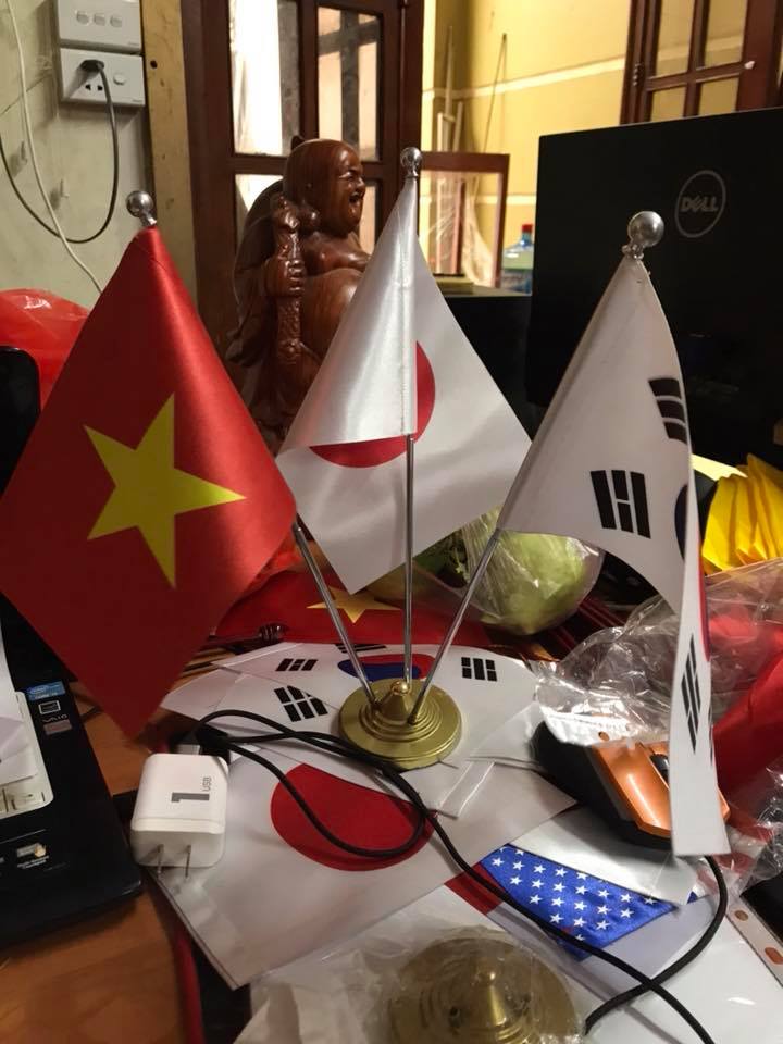 Cờ để bàn inox đế 3 - Việt Nhật Hàn